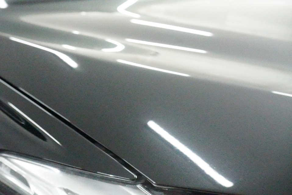 施工後　BMWX1(ブラック）　ボンネットサイド