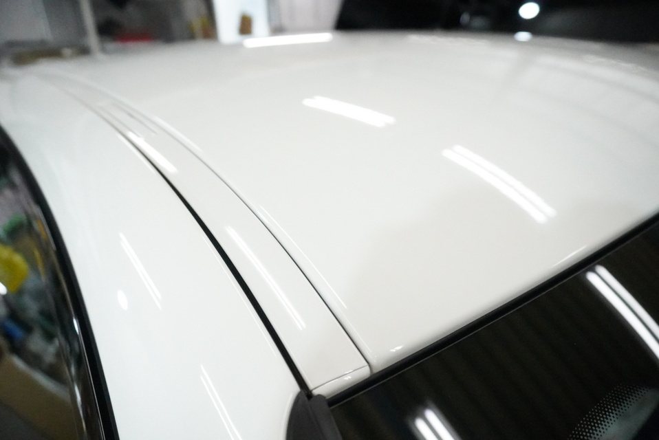 施工後　BMW（ホワイト）ルーフ面