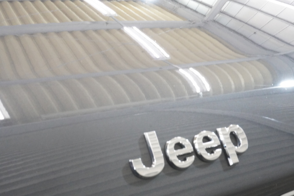 施工後　Jeepグランドチェロキー(グレー）　ボンネット
