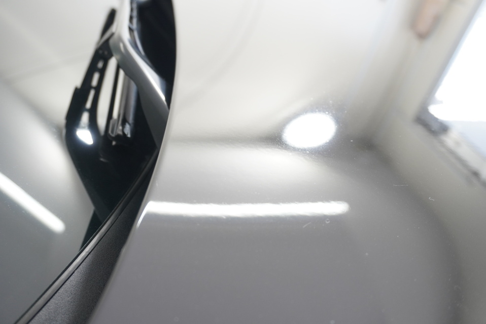 施工後　ボルボV90(ブラック）　ボンネット