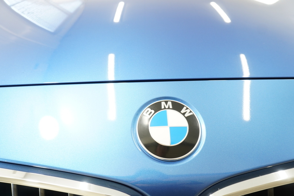 施工後　BMW220i(ブルー）エンブレム周り