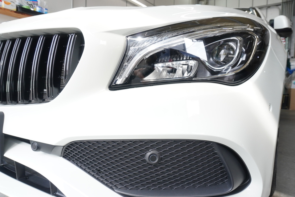 施工後　メルセデスベンツCLA（ホワイト）　フロントアップ