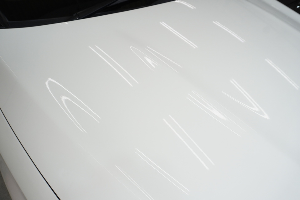 施工後　メルセデスベンツCLA（ホワイト）ボンネット