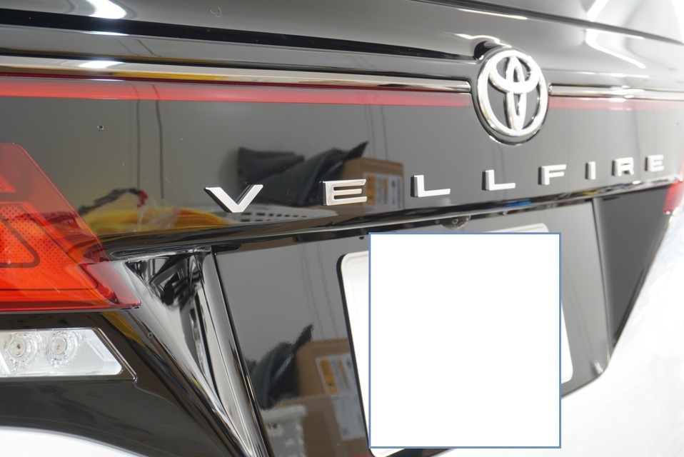 施工後　トヨタ　ヴェルファイア(ホワイト）リア