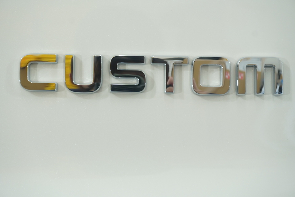 施工後　ホンダ　NBOX(ホワイト）　エンブレム