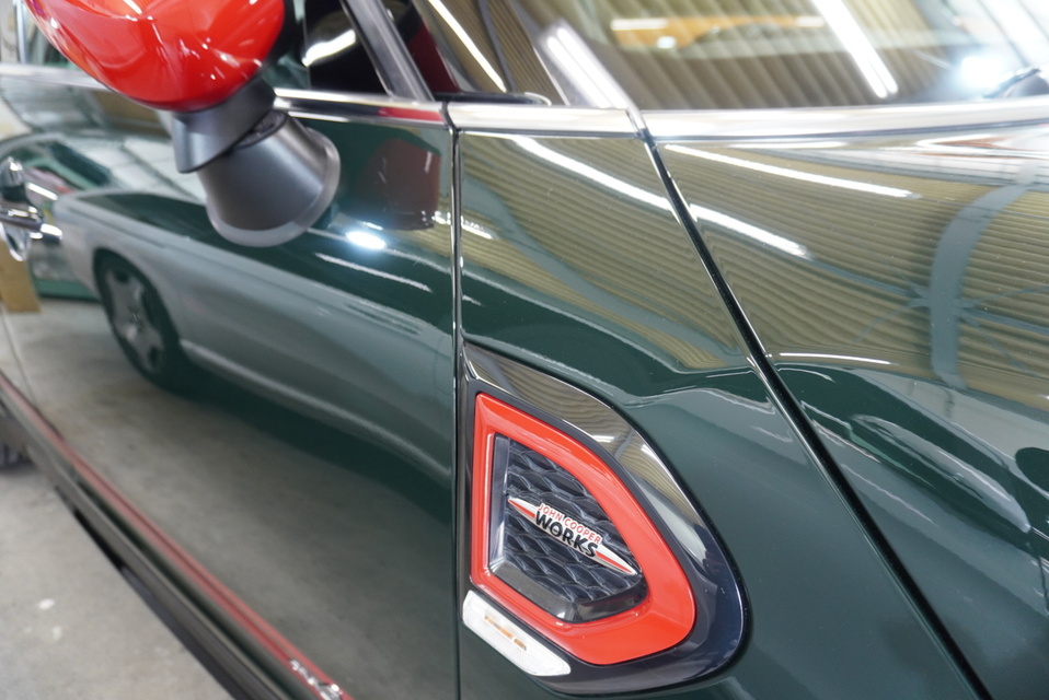 施工後　ミニジョンクーパーワークス(グリーン×レッド）　サイド