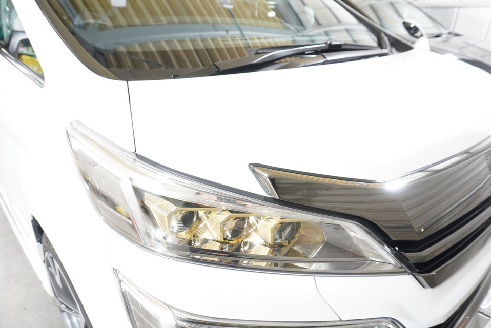 施工後　トヨタ　ヴェルファイア(ホワイト）　フロント