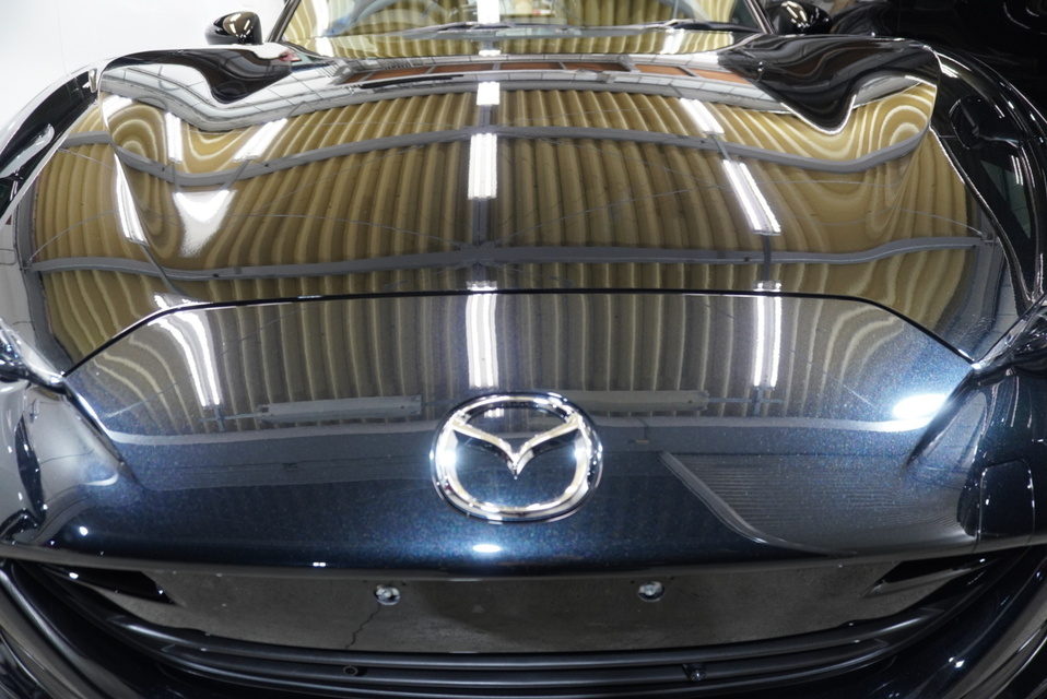 施工後　マツダ　ロードスター（ブラック）　ボンネット全面