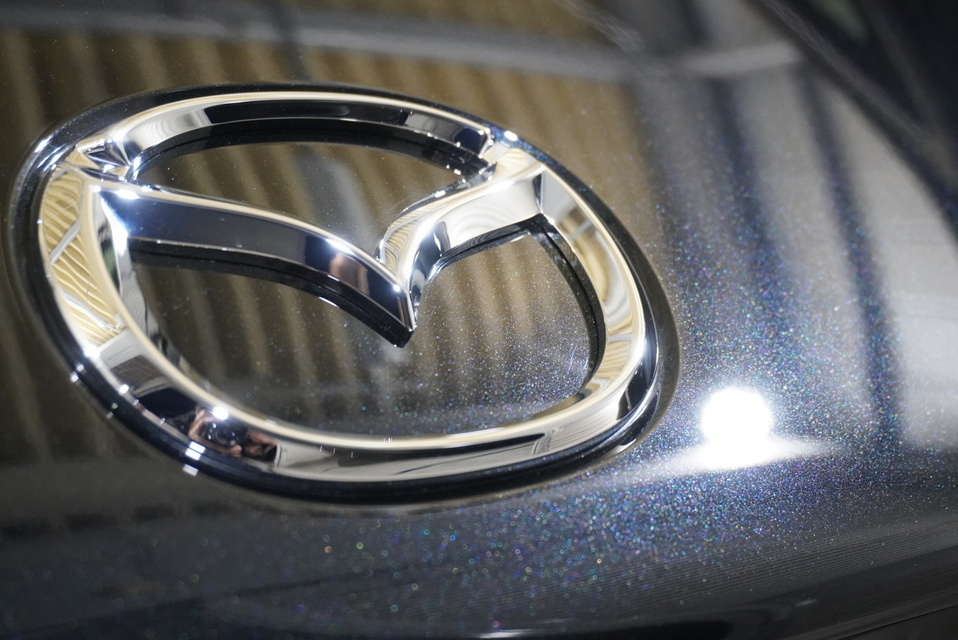 施工後　マツダ　ロードスター（ブラック）　エンブレム付近