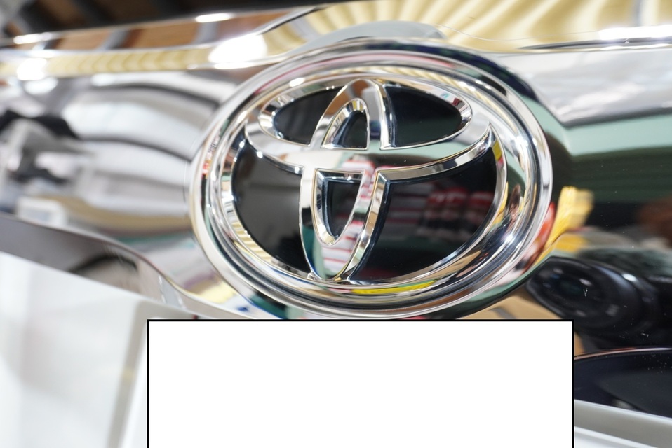 施工後　トヨタ　アルファード(ホワイト）エンブレム付近