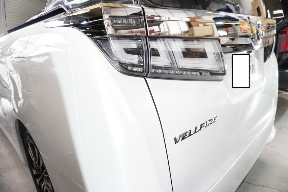 施工後　トヨタ　ヴェルファイア（ホワイト）リア