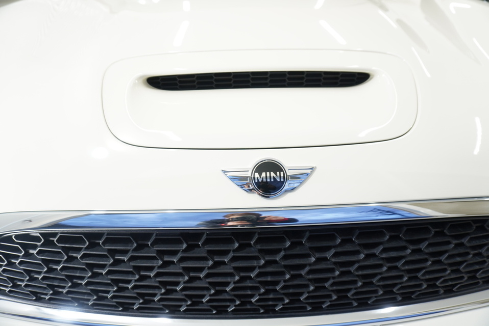 施工後　ミニクーパーS（ホワイト）　フロントアップ