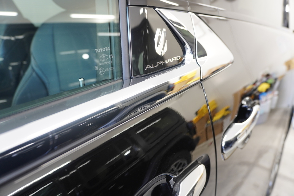 施工後　トヨタ　アルファード(ブラック）サイド