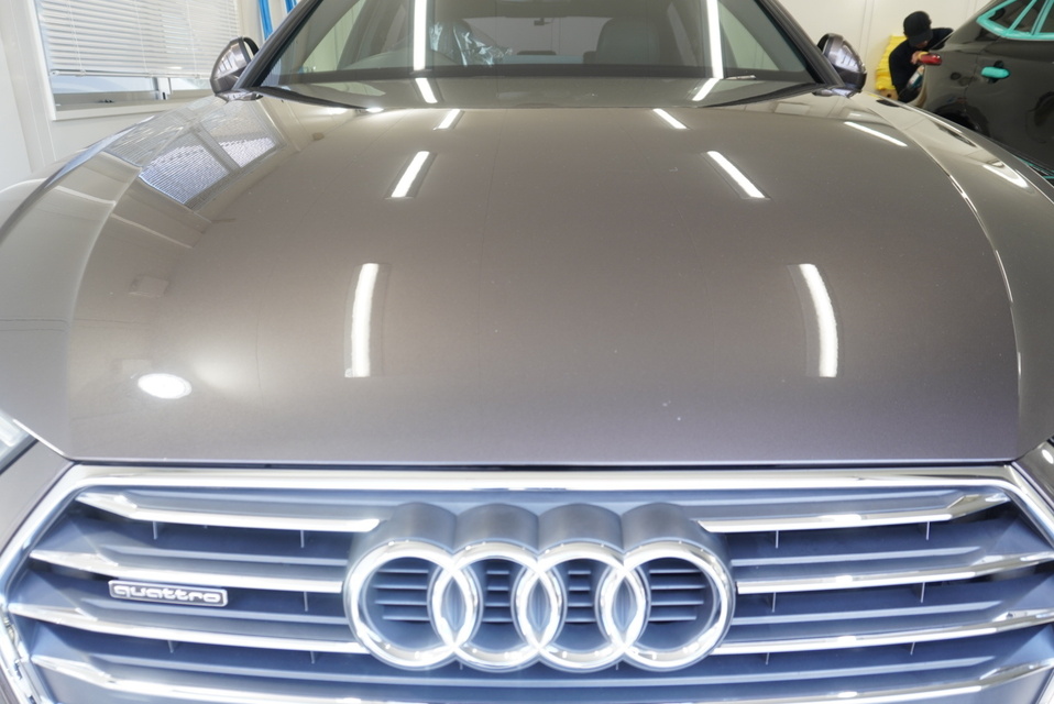 施工後　アウディA4(グレー)　ボンネット