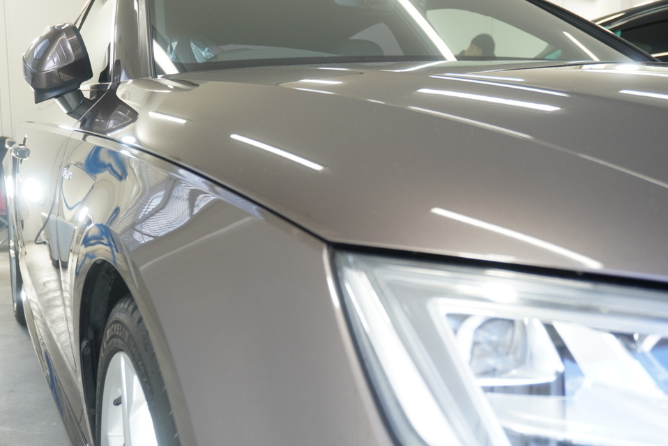 施工後　アウディA4(グレー)　フロント