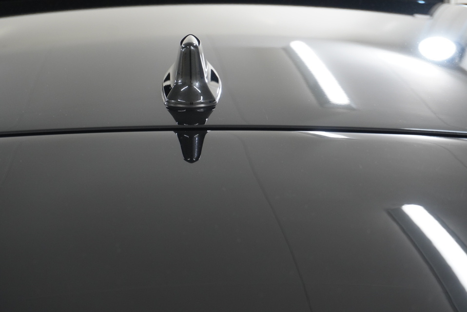 施工後　トヨタ　ハリアー(ブラック）ルーフ面