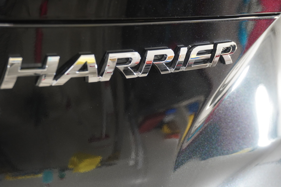 施工後　トヨタ　ハリアー(ブラック）エンブレム付近