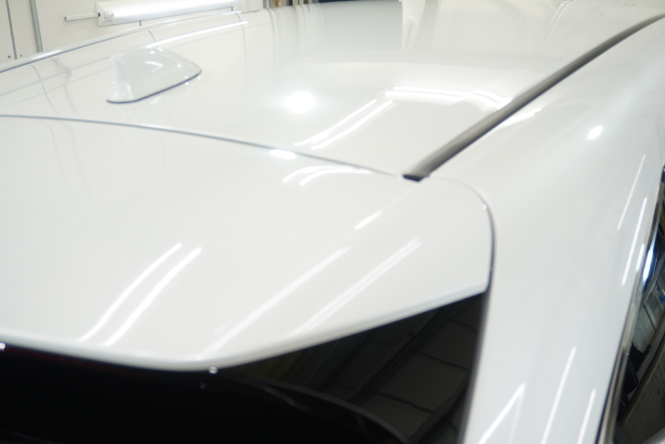 施工後　トヨタ　ハリアー（ホワイト）ルーフ面