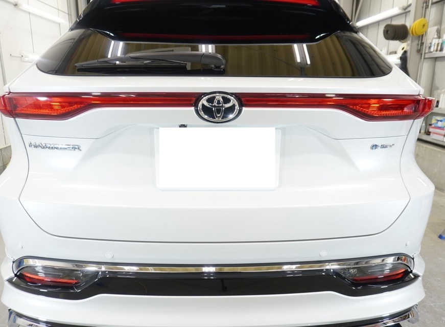 施工後　トヨタ　ハリアー（ホワイト）　リア