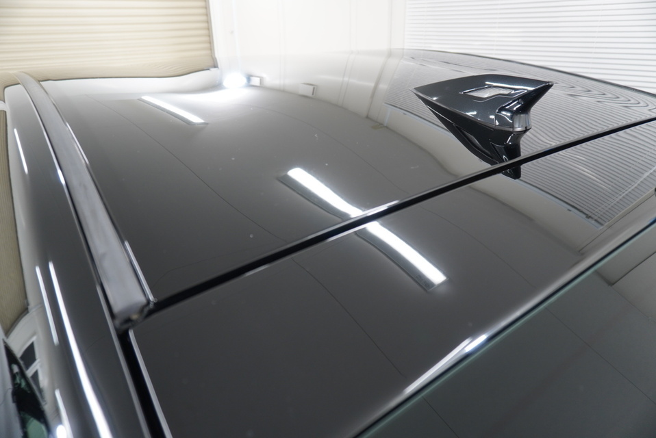 磨き後　トヨタ　プリウス（ブラック）ルーフ面