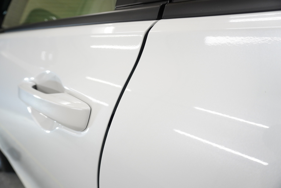 施工後　ホンダ　ZRV（ホワイト）サイドアップ