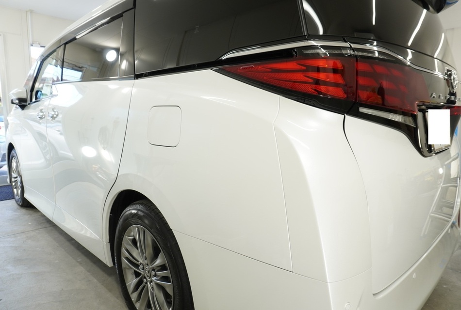 施工後　トヨタ　アルファード（ホワイト）　サイド