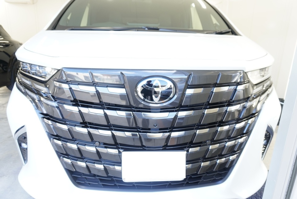 施工後　トヨタ　アルファード（ホワイト）　フロント