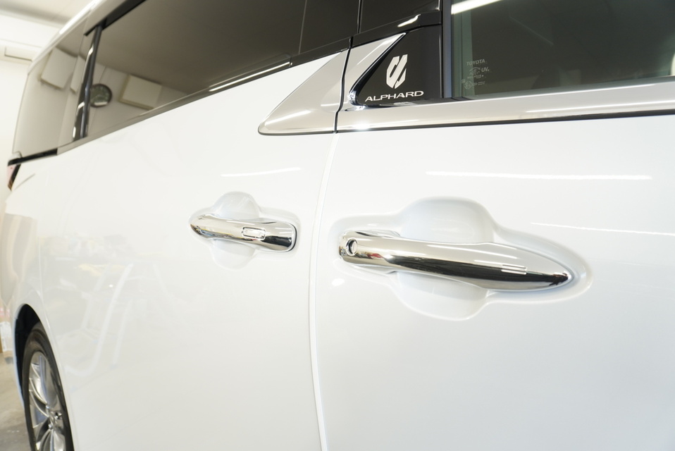 施工後　トヨタ　アルファード（ホワイト）　サイド