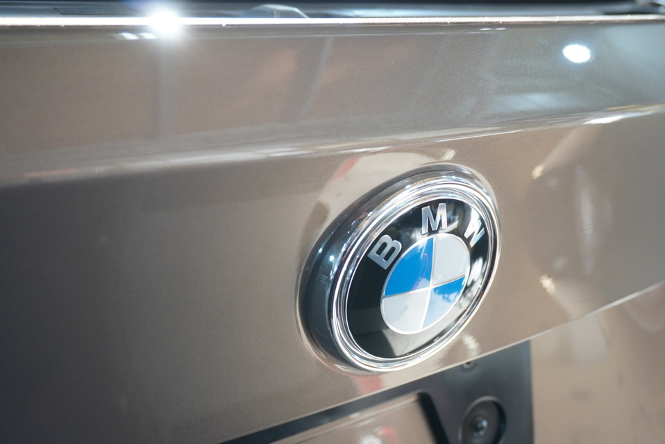 施工後　BMW335i(グレー）　エンブレム付近