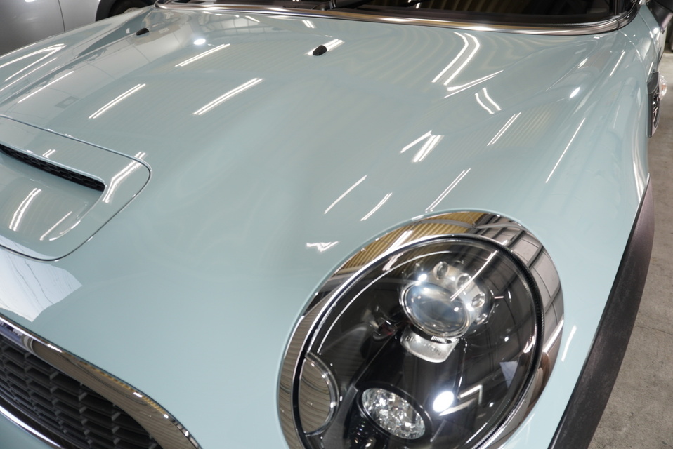 施工後　ミニクーパーS（水色×ブラック）　フロント