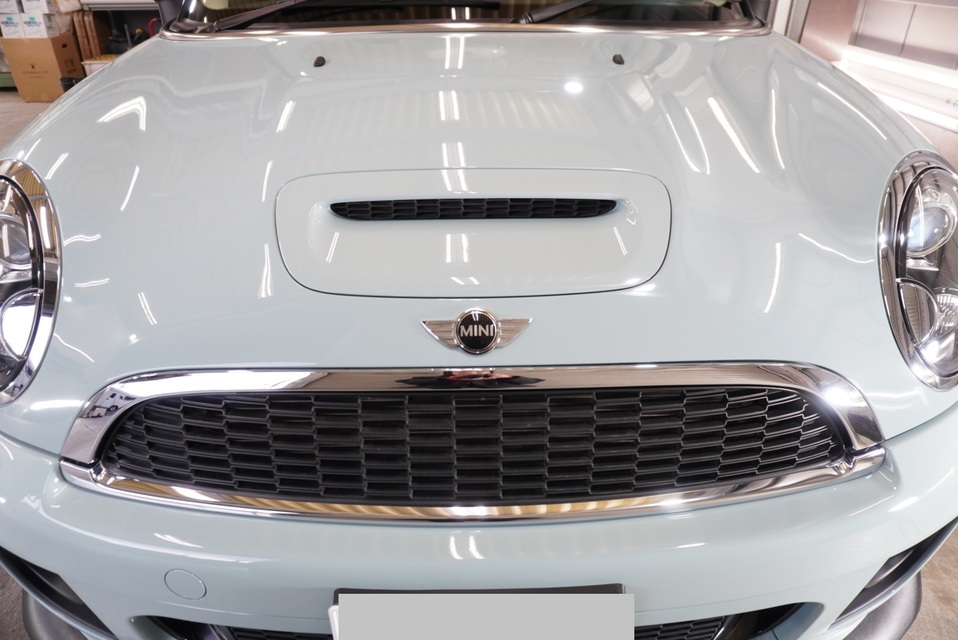 施工後　ミニクーパーS（水色×ブラック）ボンネット全面