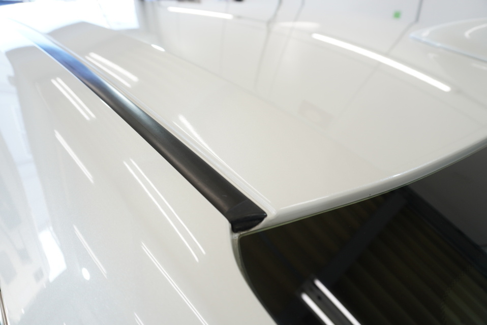 施工後　ホンダ　インサイト（ホワイト）　ルーフ面