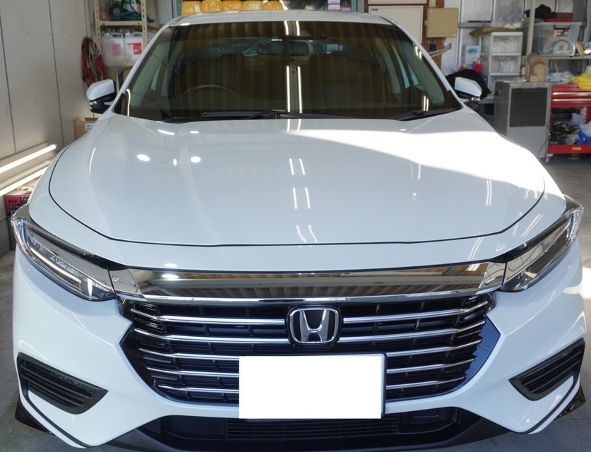 施工後　ホンダ　インサイト（ホワイト）　車全体