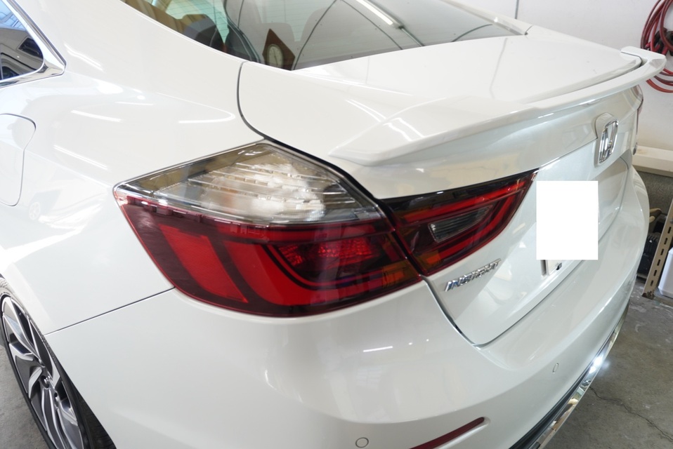 施工後　ホンダ　インサイト（ホワイト）　リア