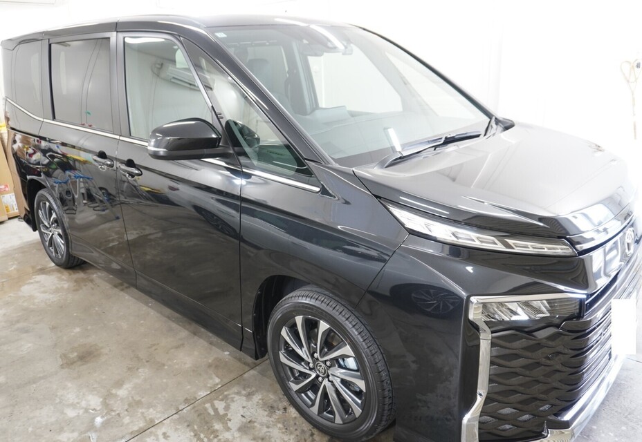 施工後　トヨタ　ヴォクシー（ブラック）　サイド