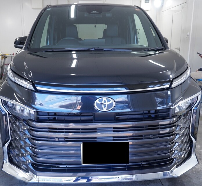 施工後　トヨタ　ヴォクシー（ブラック）　車全体
