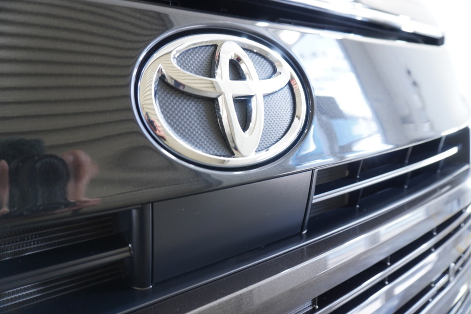 施工後　トヨタ　ヴォクシー（ブラック）エンブレム付近
