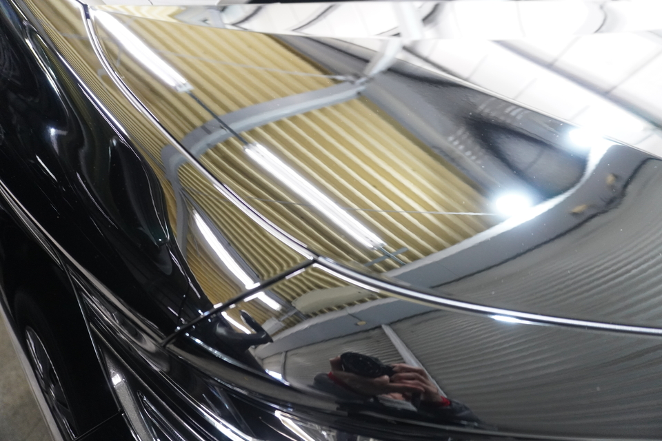 施工後　トヨタ　アルファード(ブラック）　ボンネットアップ