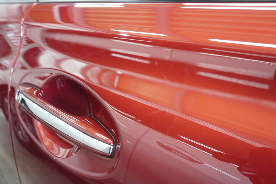 施工後　トヨタ　マークX(レッド）ドアハンドル付近