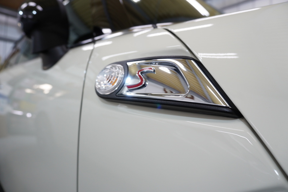 施工後　ミニクーパーS（ホワイト×ブラック）　サイド