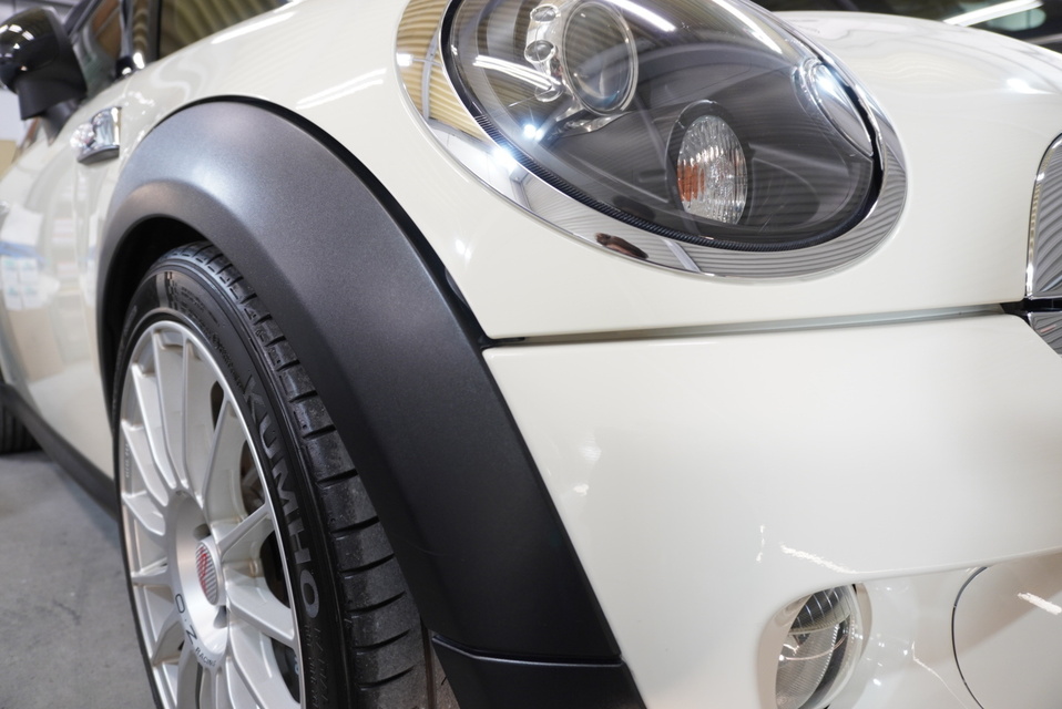 施工後　ミニクーパーS（ホワイト×ブラック）　フロントアップ