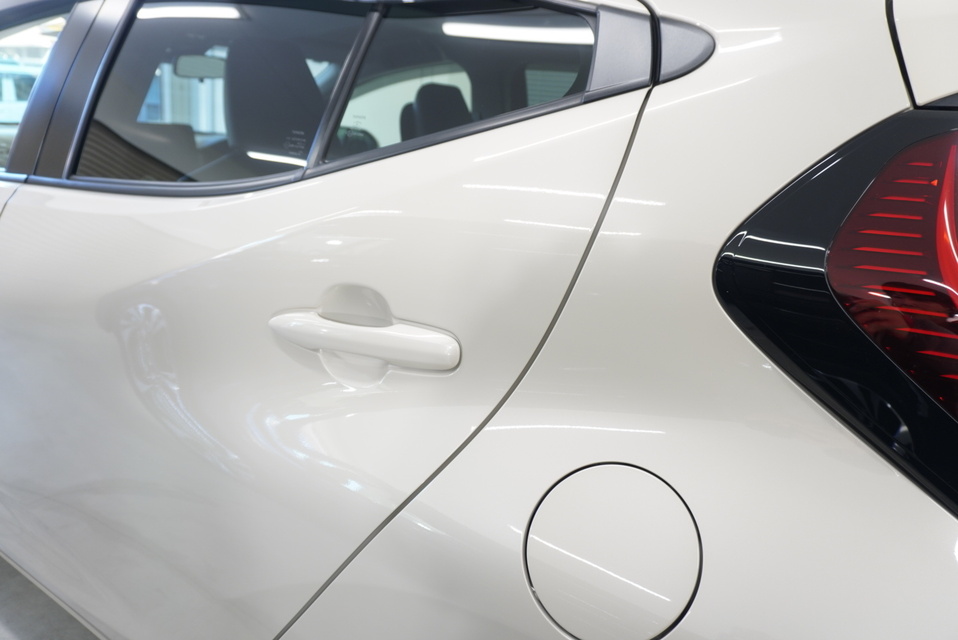 施工後　トヨタ　アクア（ベージュ）　サイド