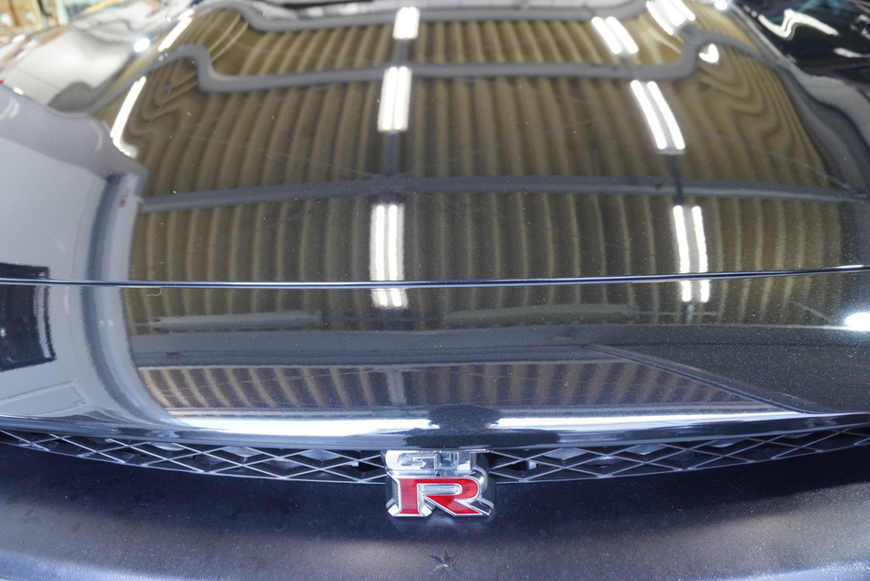 施工後　日産GTR35(ブラック）　ボンネット