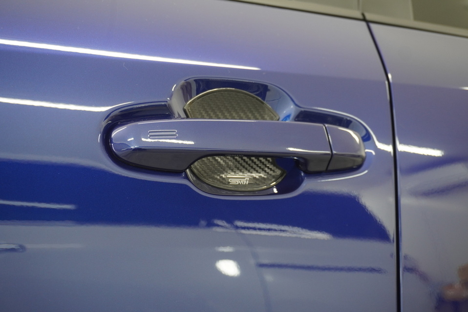 施工後　スバル　インプレッサ(ブルー）　ドアハンドル付近