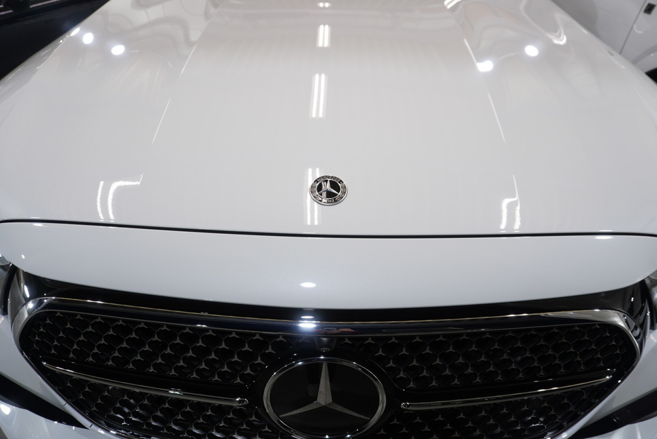 施工後　メルセデスベンツEクラスワゴン（ホワイト）　ボンネット