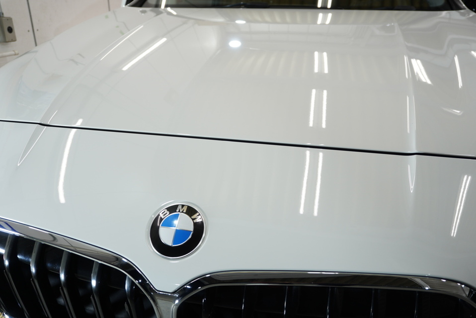 施工後　BMW218（ホワイト）　ボンネット