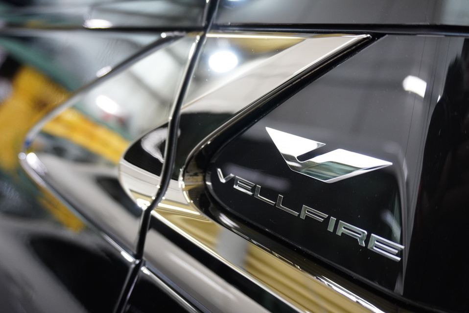 施工後　トヨタ　ヴェルファイア（ブラック）サイド