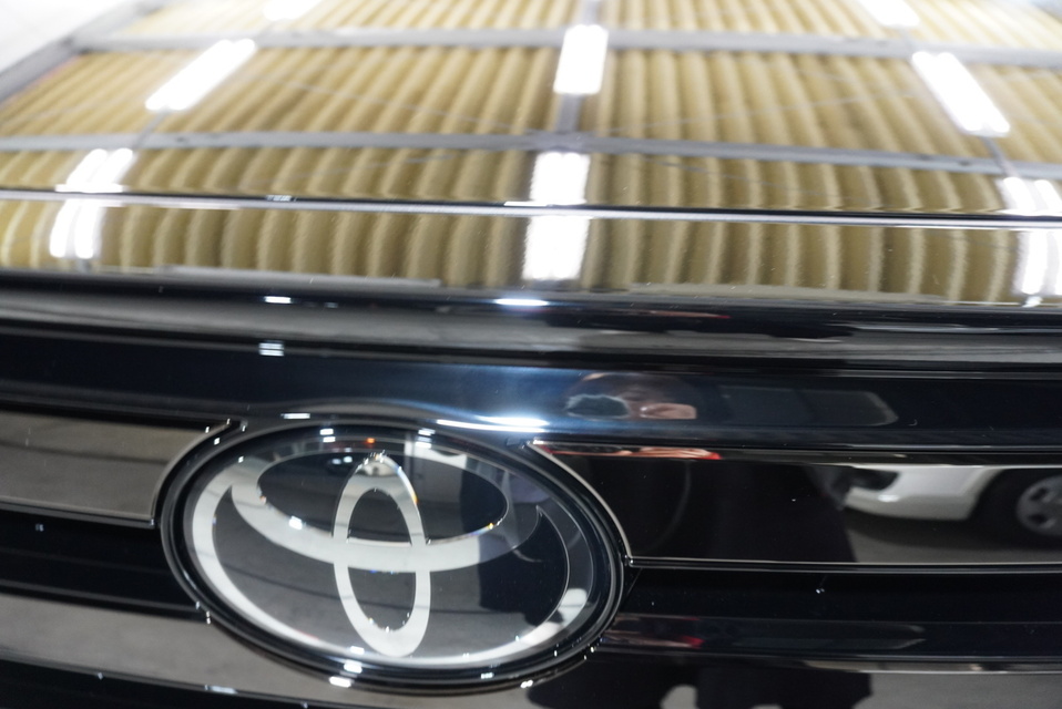 施工後　トヨタ　ヴェルファイア（ブラック）ボンネット