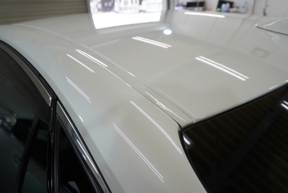 施工後　トヨタ　クラウン（パールホワイト）　ルーフ面
