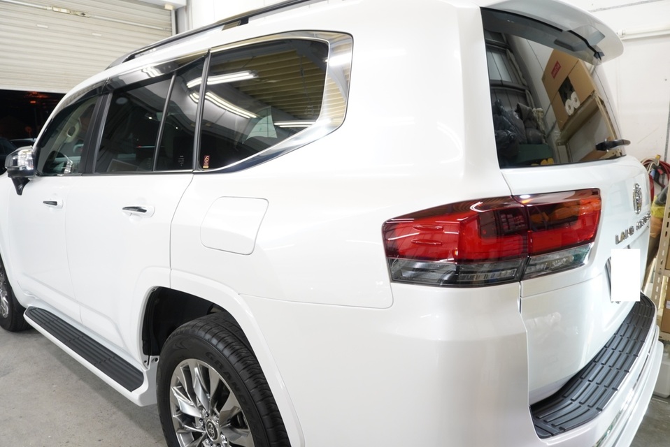 施工後　トヨタ　ランドクルーザー(ホワイト）　リアサイド